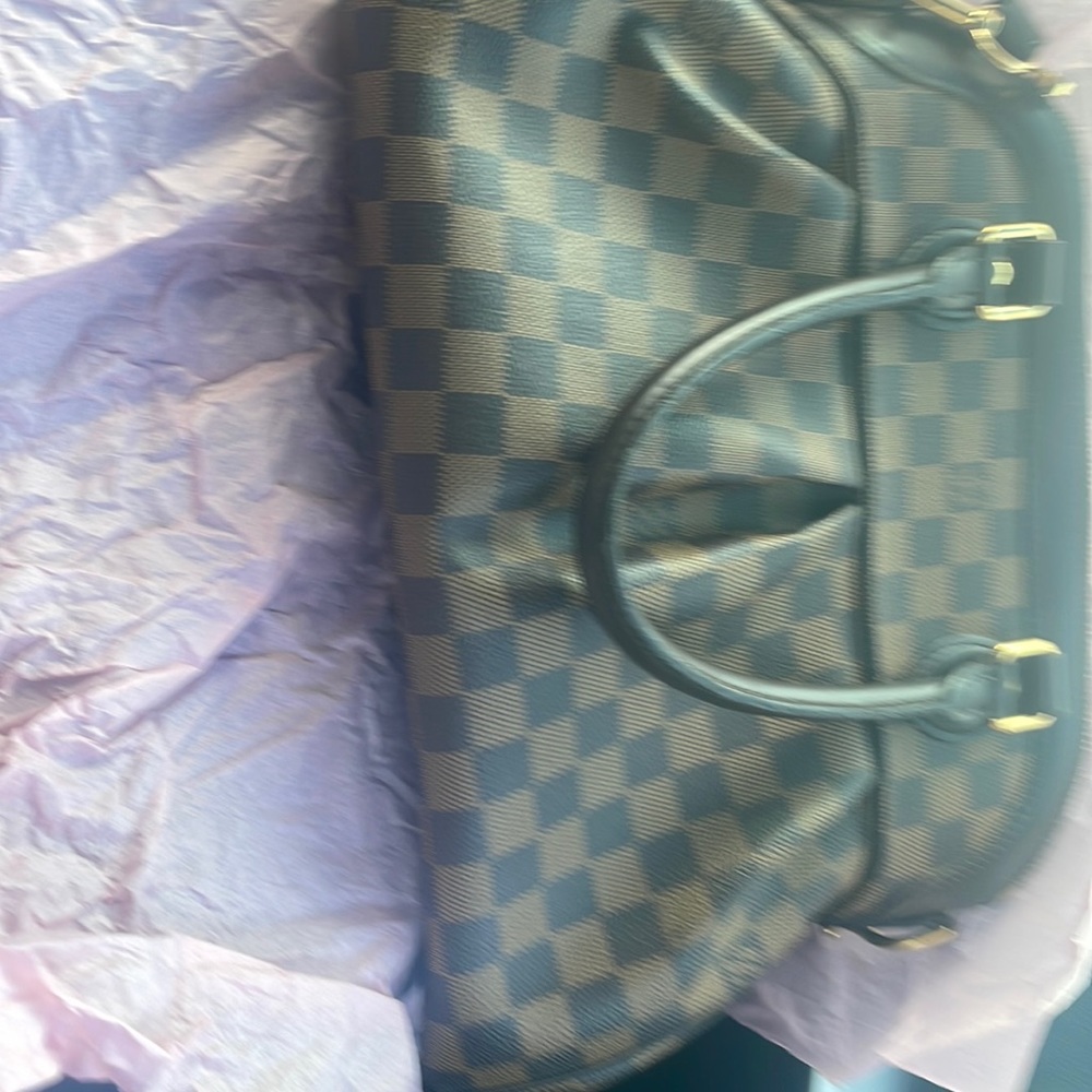 Beautiful Louis Vuitton DAMIER EBENE Like New .